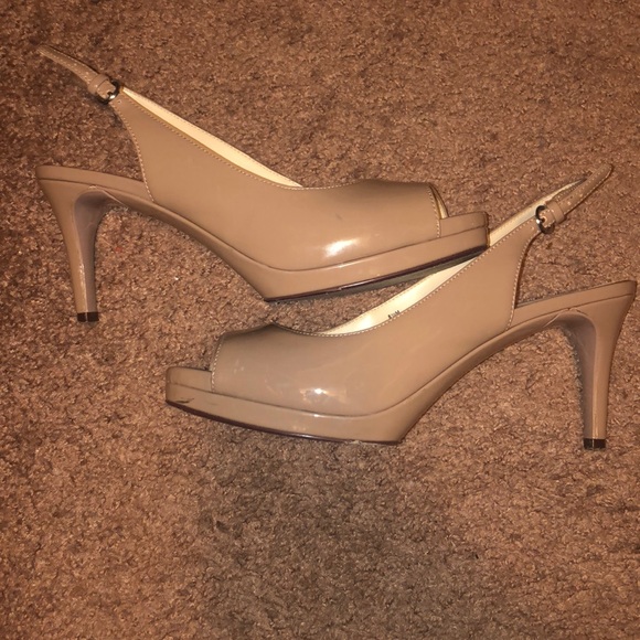 Tan heels - Picture 3 of 3